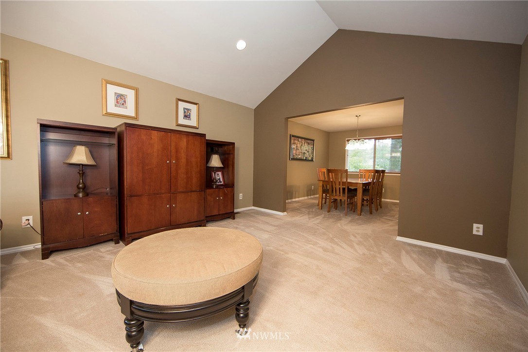 19829 133rd Place Southeast Renton, WA 98058 - Photo 5 of 25 Gallery Image 5