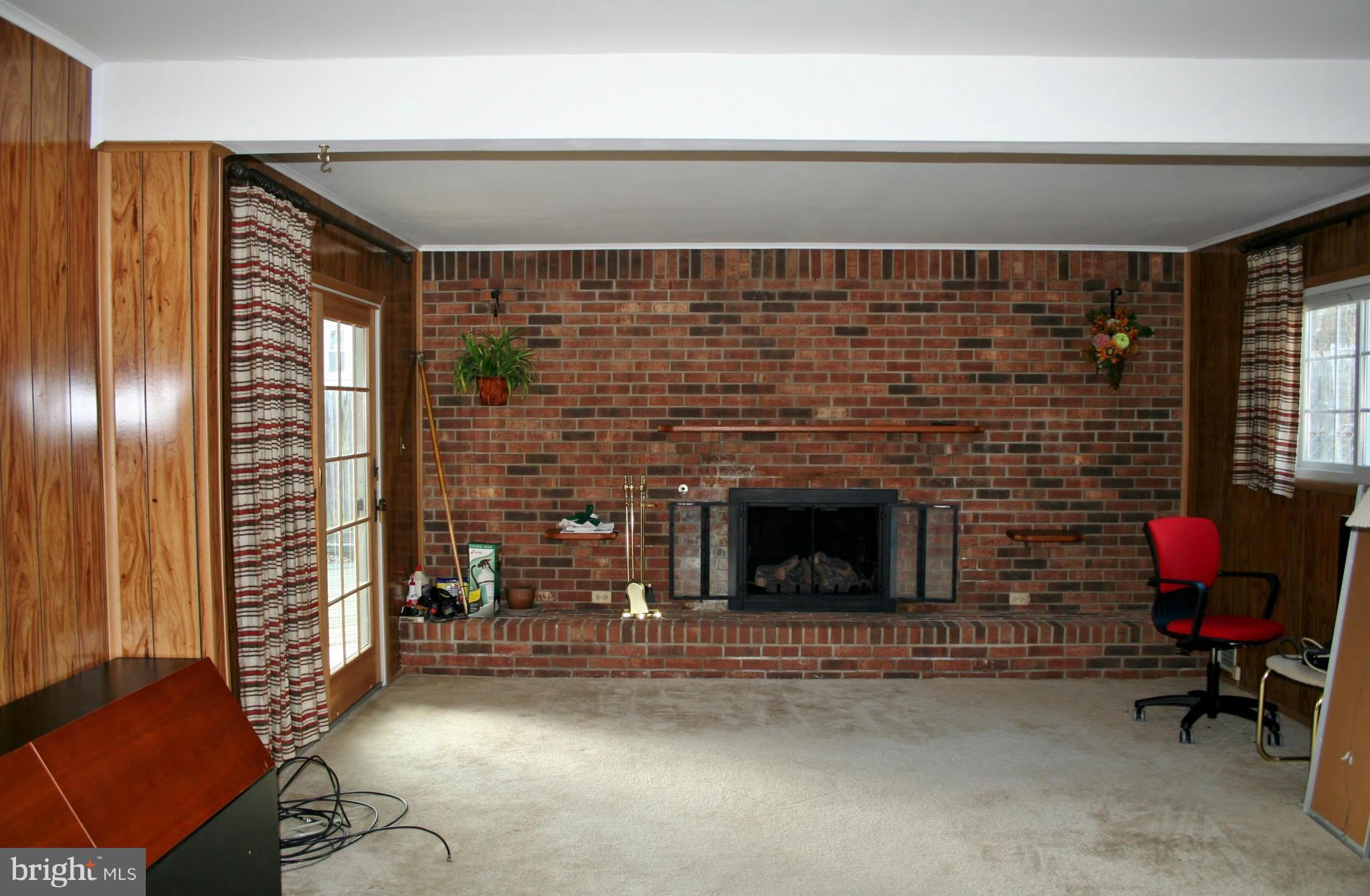 1912 Ware Road Falls Church, VA 22043 - Photo 12 of 28 Huge Great Room w Gas Fireplace