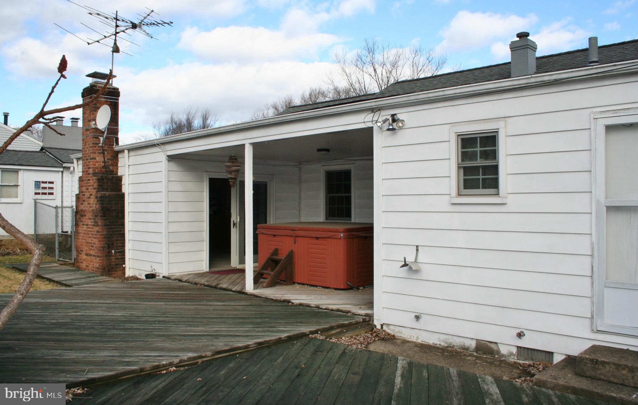 Exterior (Rear)