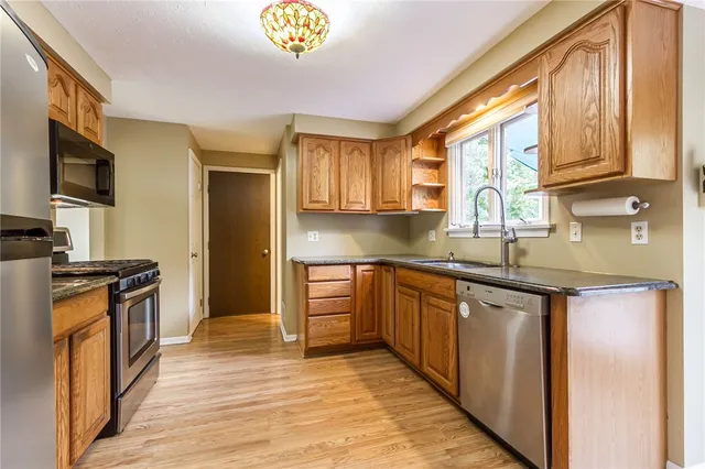 $299,900 | 42 Latchmere Drive, Victor, NY 14564