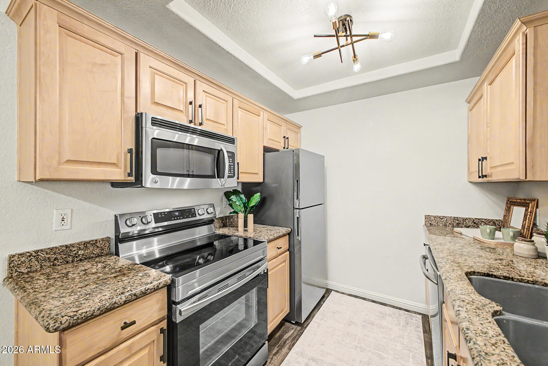 2121 West Royal Palm Road, Unit 1097 Phoenix, AZ 85021 - Photo 8 of 26 Kitchen