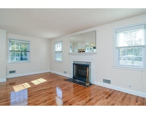 25 Sherwood Road Natick, MA 01760 - Photo 9 of 28 Gallery Image 9