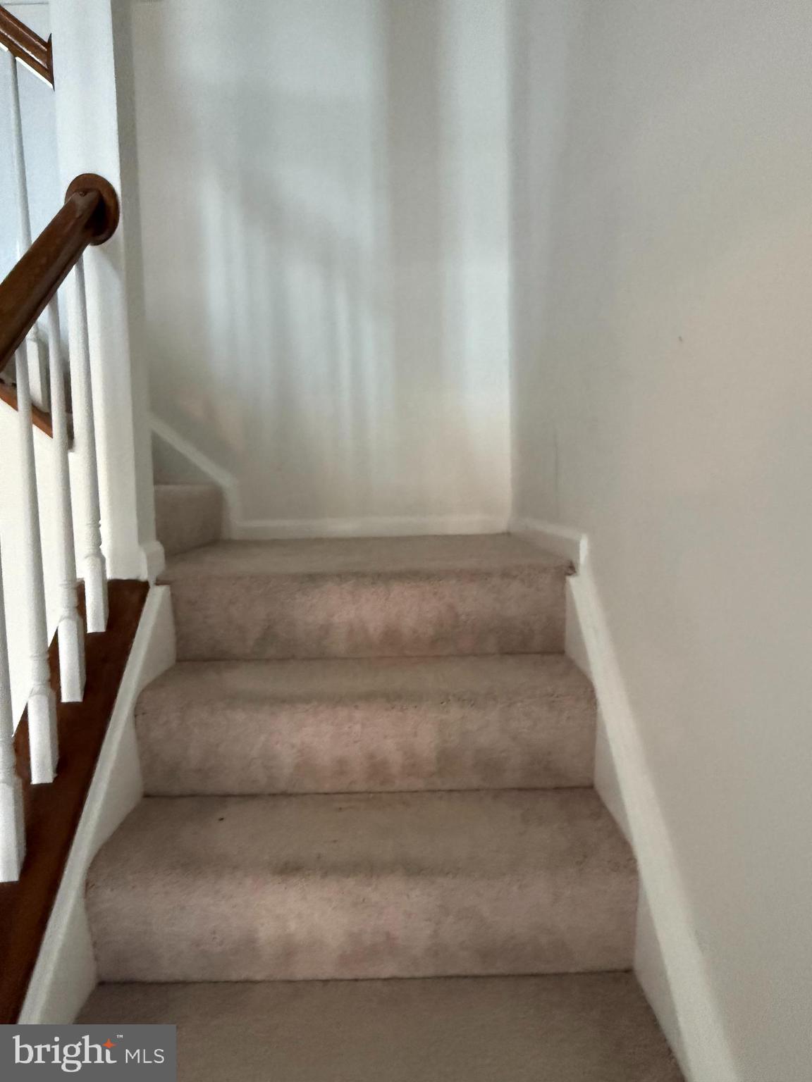 12976 Park Crescent Circle Herndon, VA 20171 - Photo 4 of 15 a close view of staircase