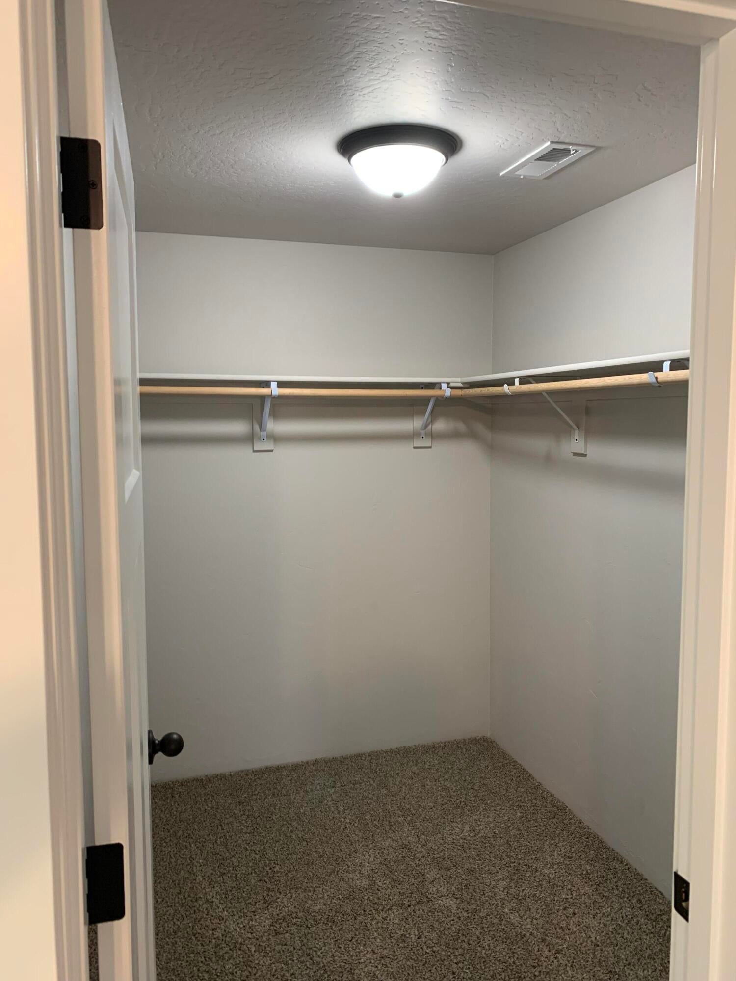 221 Samuel Lane Loop Road Phoenix, OR 97535 - Photo 14 of 15 walk in closet