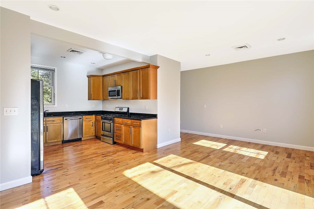 400 Hope Street, Unit 1 Providence, RI 02906 - Photo 5 of 33