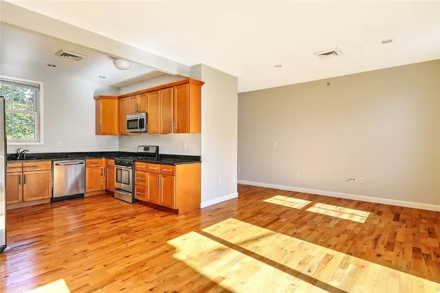 $2,900 | 400 Hope Street, Unit 1, Providence, RI 02906