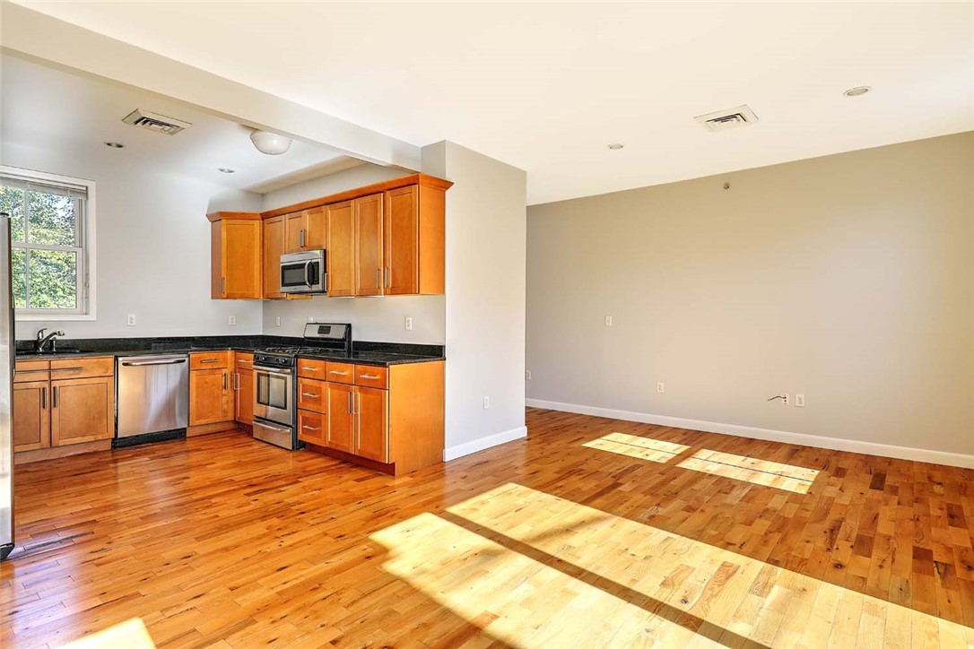 400 Hope Street, Unit 1 Providence, RI 02906 - Photo 8 of 33