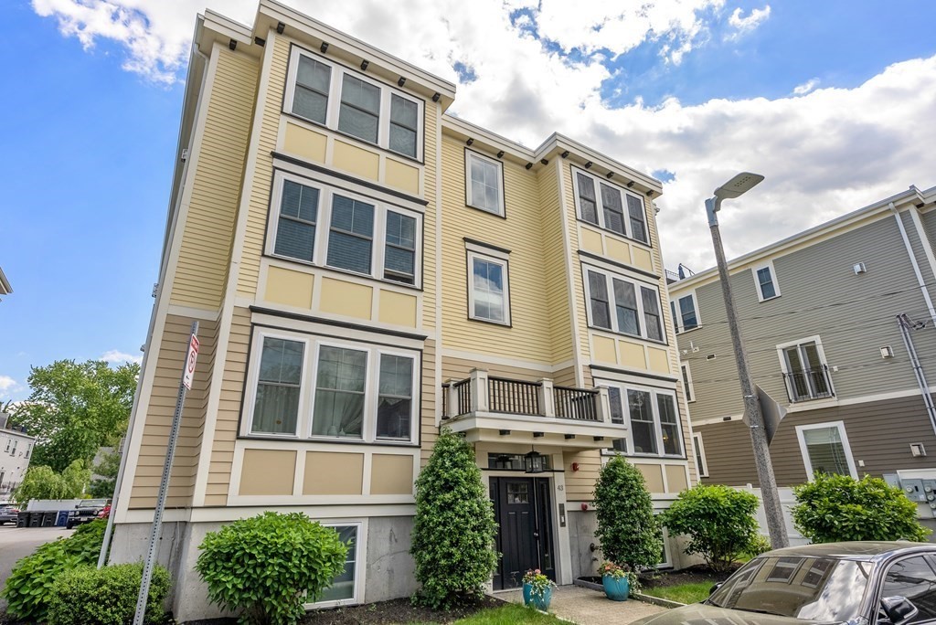 43 Coffey Street, Unit 2 Boston, MA 02122 - Photo 2 of 29