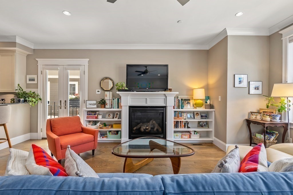 43 Coffey Street, Unit 2 Boston, MA 02122 - Photo 4 of 29