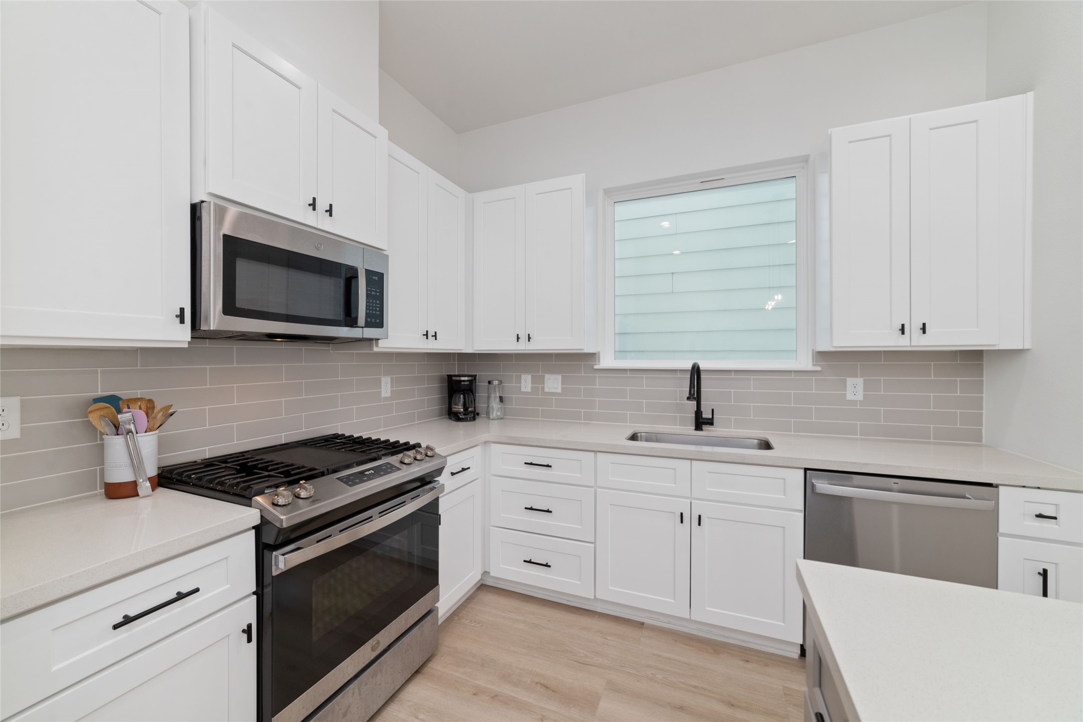 3444 Bolin Road Houston, TX 77092 - Photo 7 of 28
