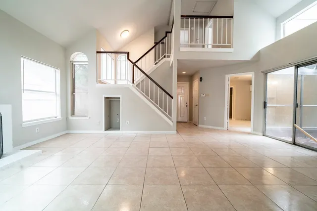 a view of an entryway with a livingroom