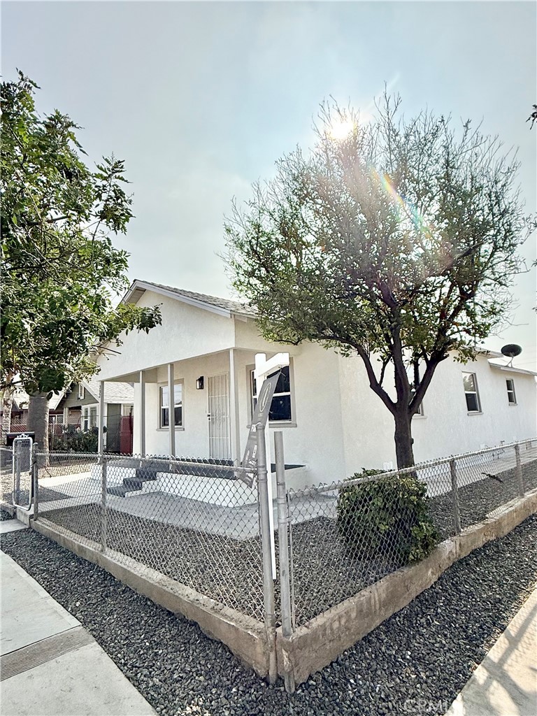 392 West L Street Colton, CA 92324 - Photo 3 of 41 a front view of a house with garden