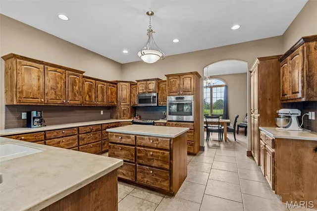 $798,000 | 4510 M- Highway, Macomb, MO 65702