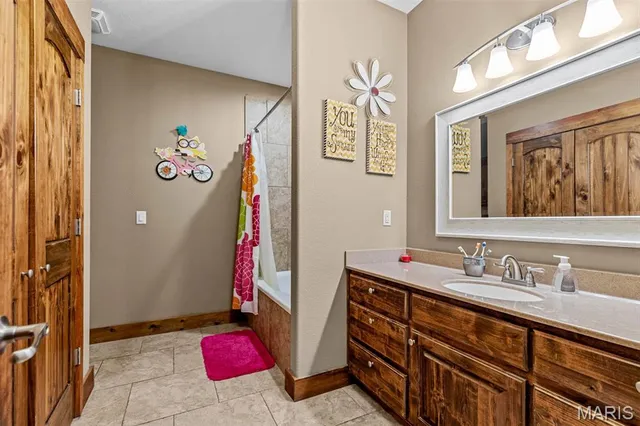 $798,000 | 4510 M- Highway, Macomb, MO 65702