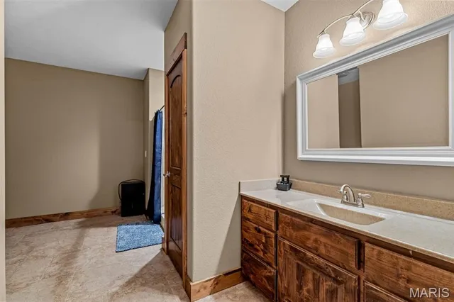 $798,000 | 4510 M- Highway, Macomb, MO 65702