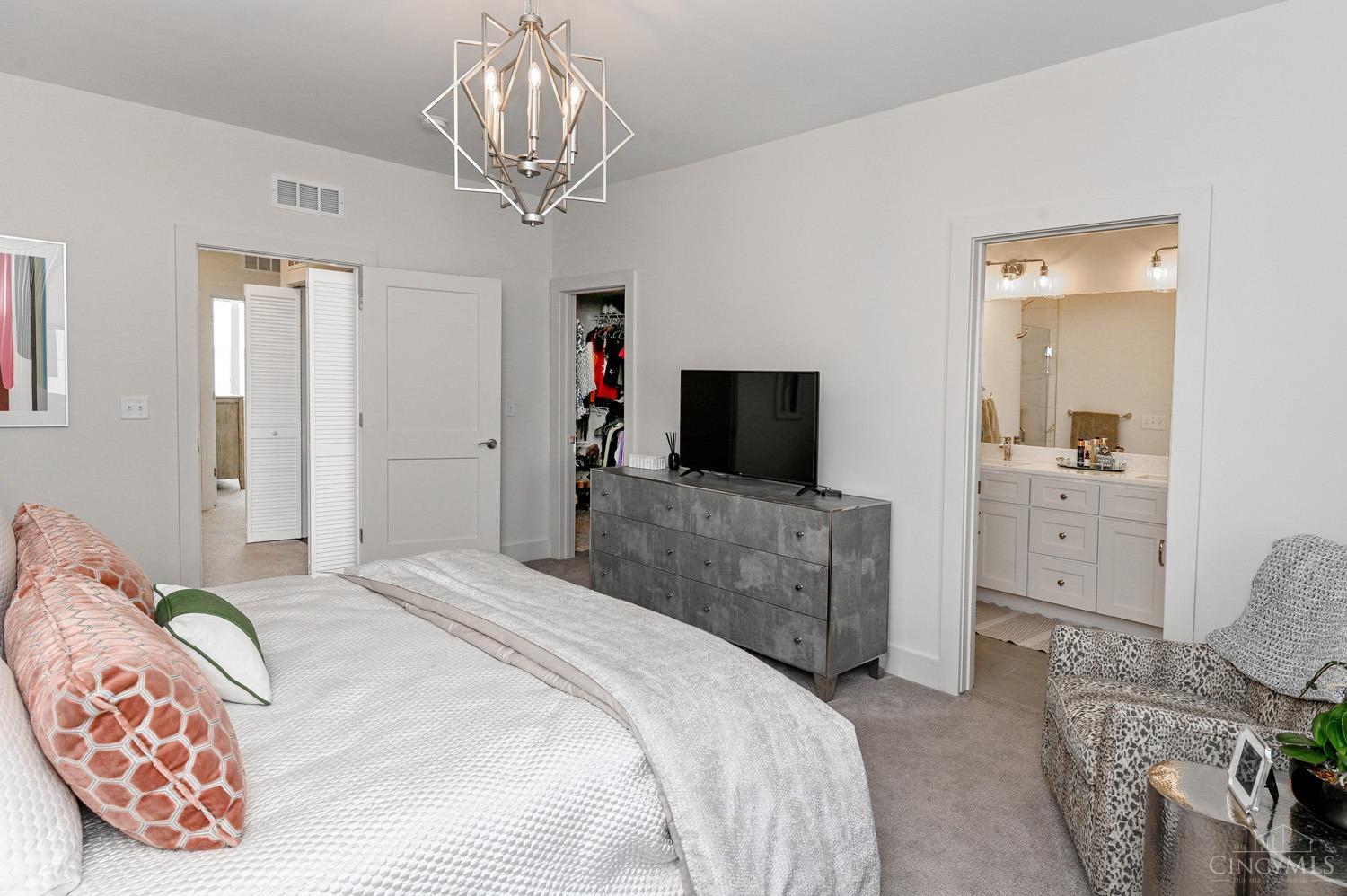 3916 Edwards Road, Unit D Cincinnati, OH 45209 - Photo 33 of 45