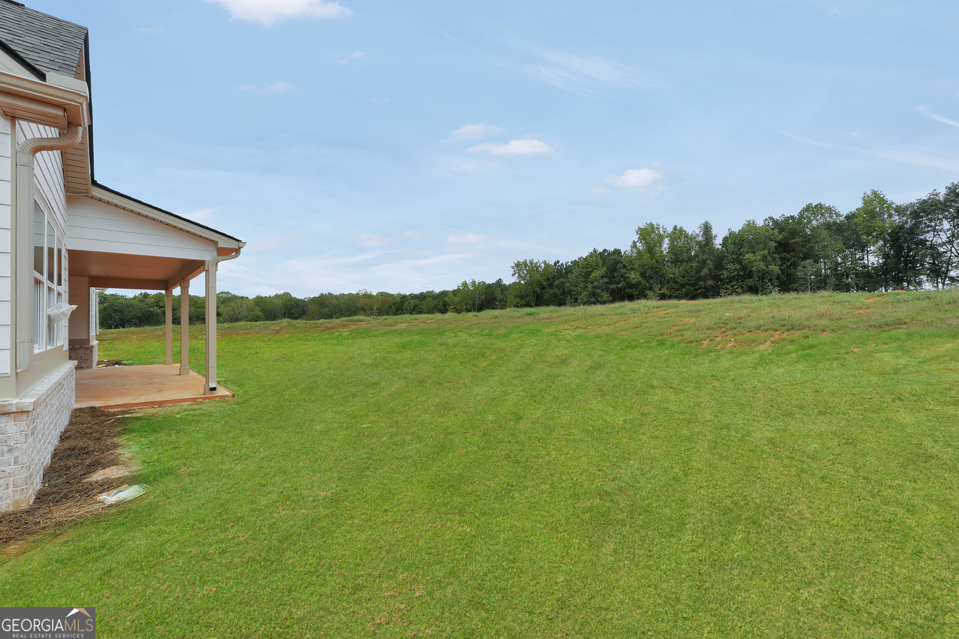 287 East Knight Road McDonough, GA 30252 - Photo 2 of 2 a view of a patio with a yard