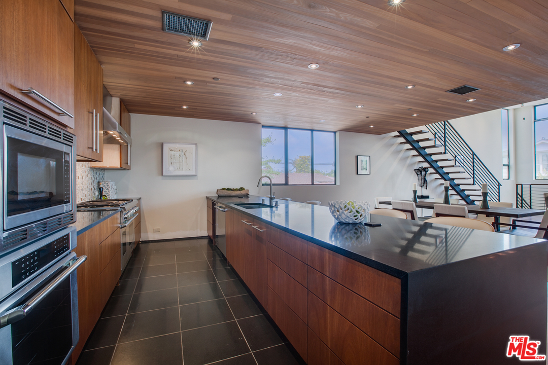 663 Brooks Avenue Venice, CA 90291 - Photo 15 of 30