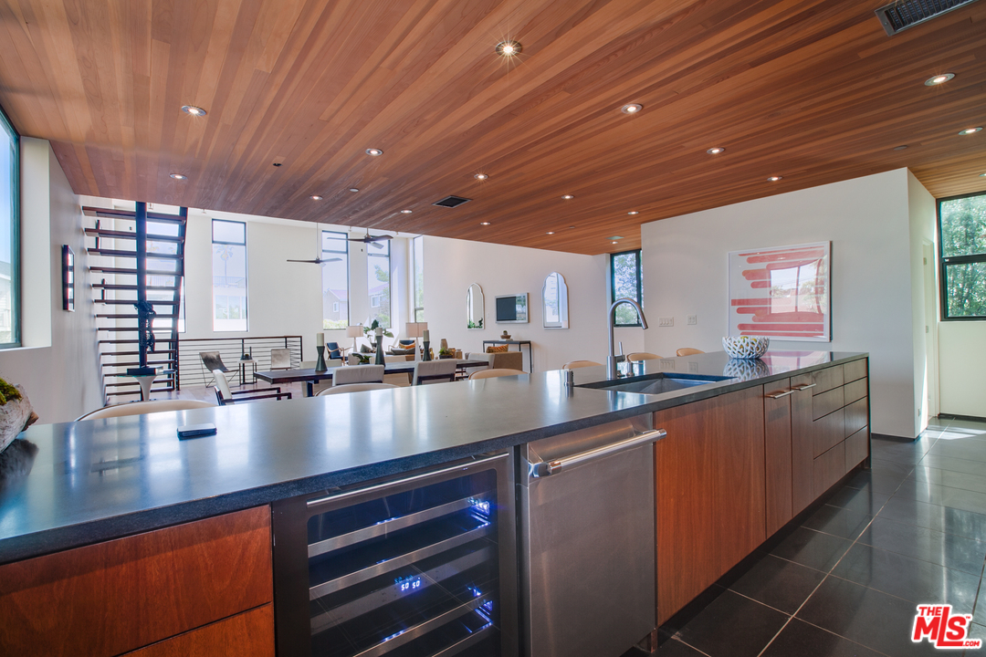 663 Brooks Avenue Venice, CA 90291 - Photo 17 of 30