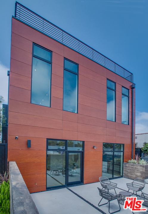 663 Brooks Avenue Venice, CA 90291 - Photo 4 of 30