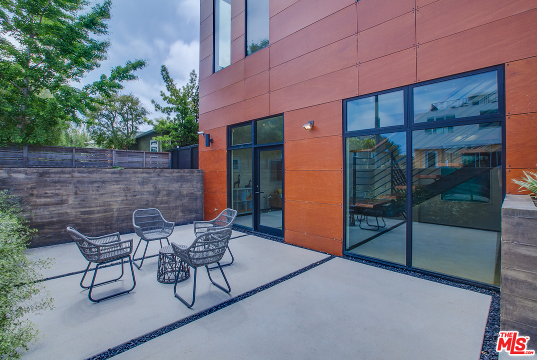 663 Brooks Avenue Venice, CA 90291 - Photo 5 of 30