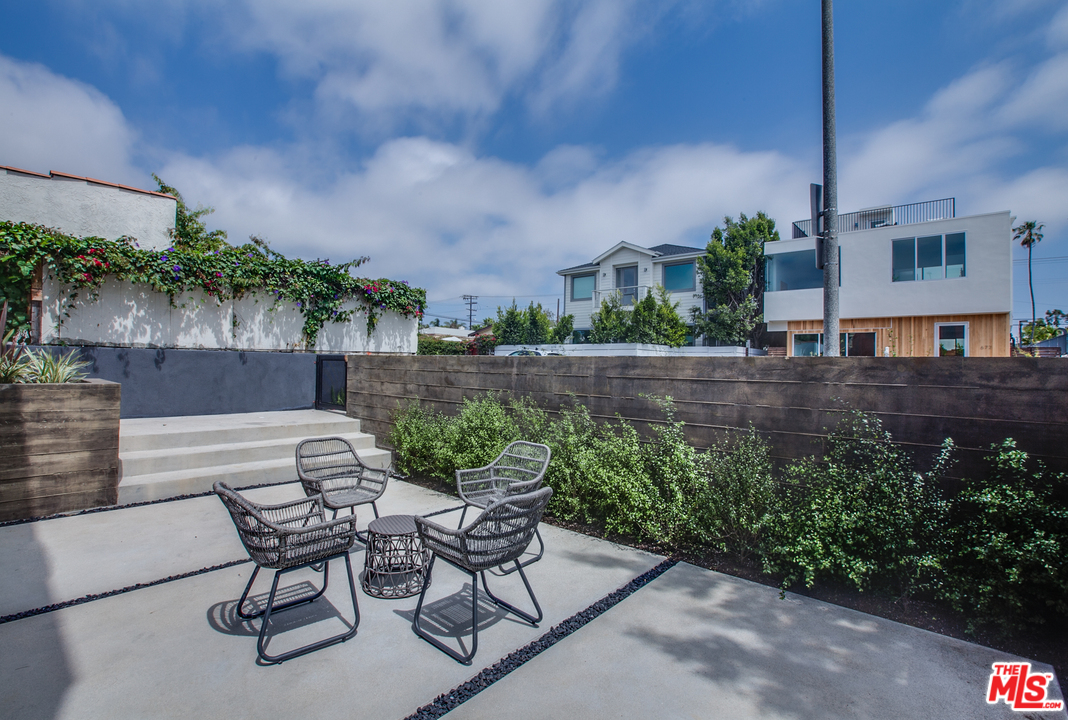 663 Brooks Avenue Venice, CA 90291 - Photo 6 of 30