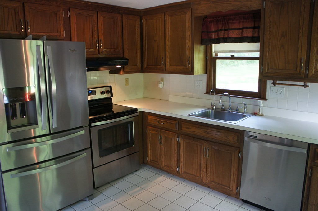 154 Ruby Road Dracut, MA 01826 - Photo 8 of 26 Gallery Image 8