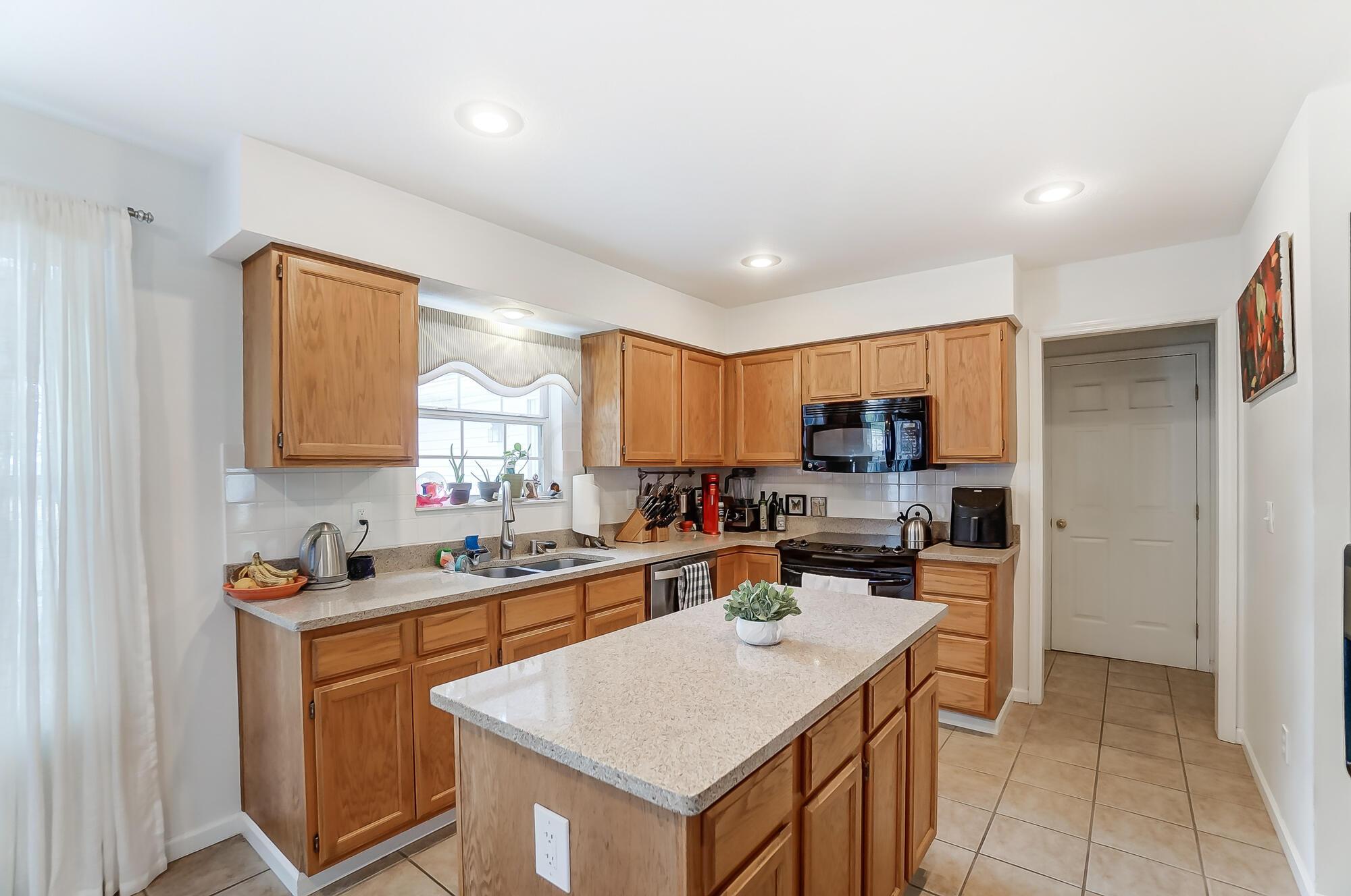 5694 Davidson Road Hilliard, OH 43026 - Photo 11 of 67 Kitchen