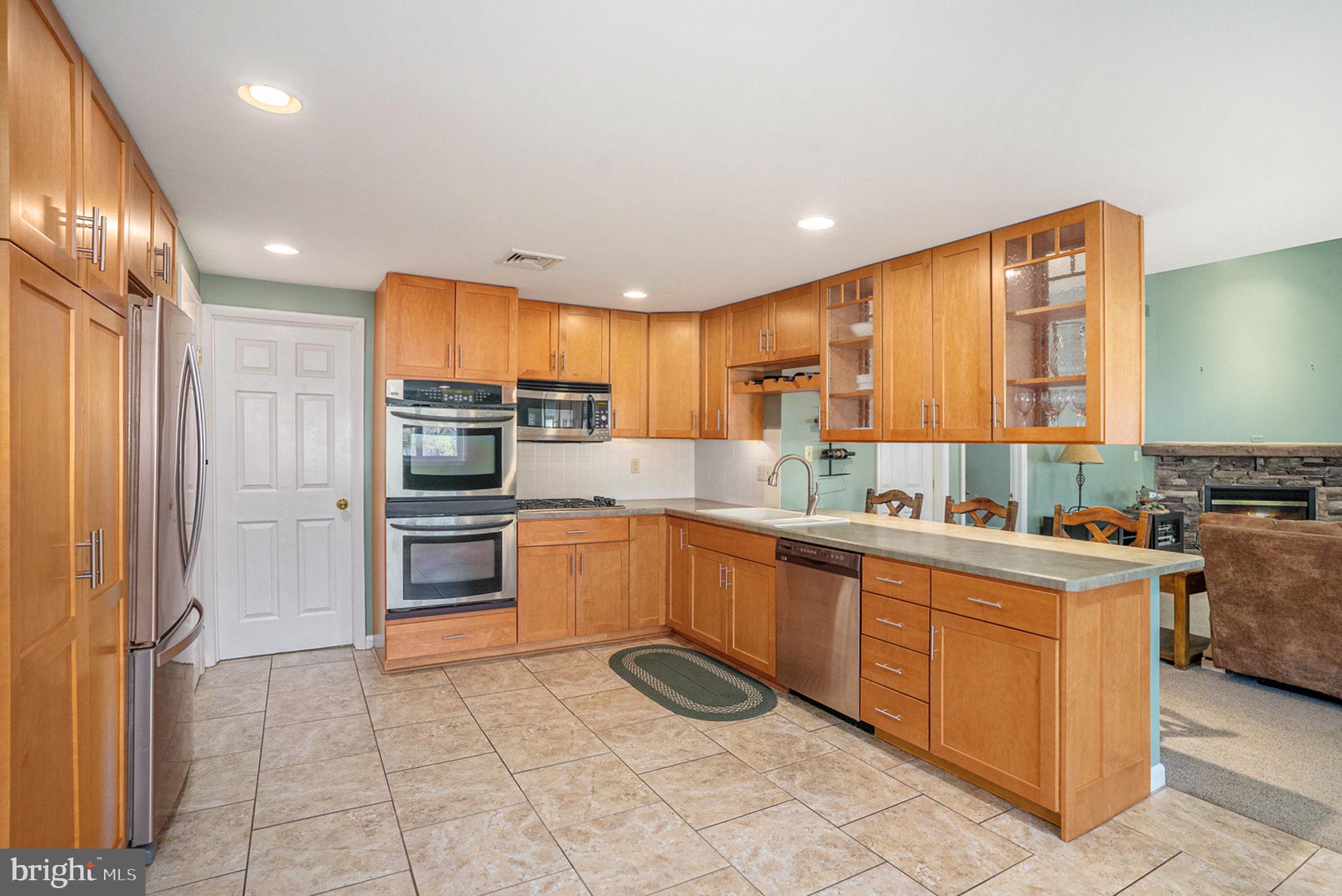 34 Miami Road Jeffersonville, PA 19403 - Photo 13 of 40 Double Ovens