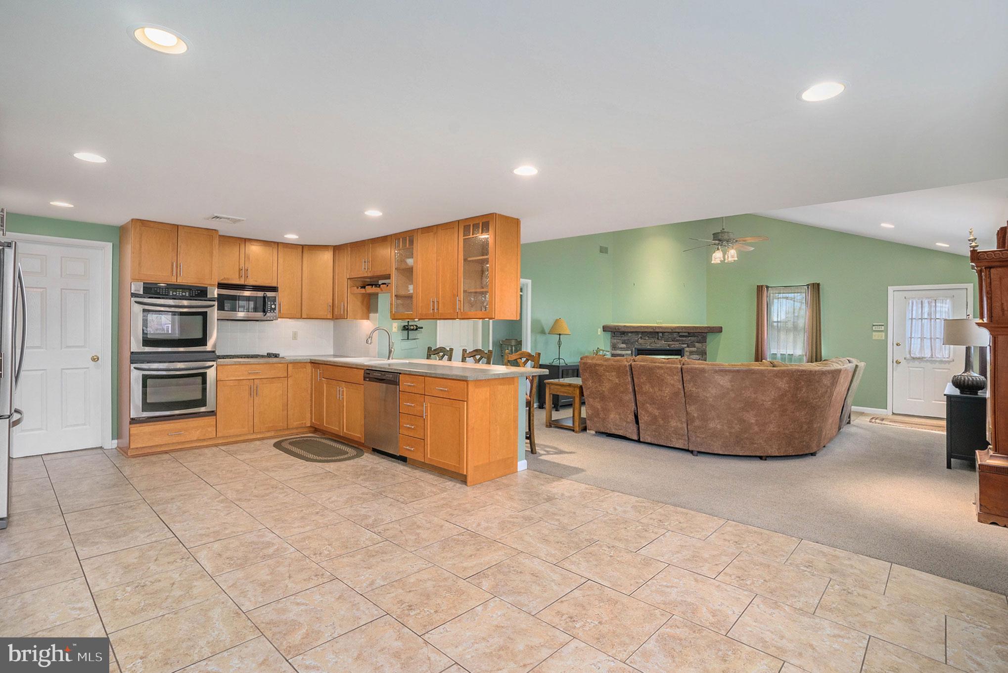 34 Miami Road Jeffersonville, PA 19403 - Photo 16 of 40 Kitchen/Family Room