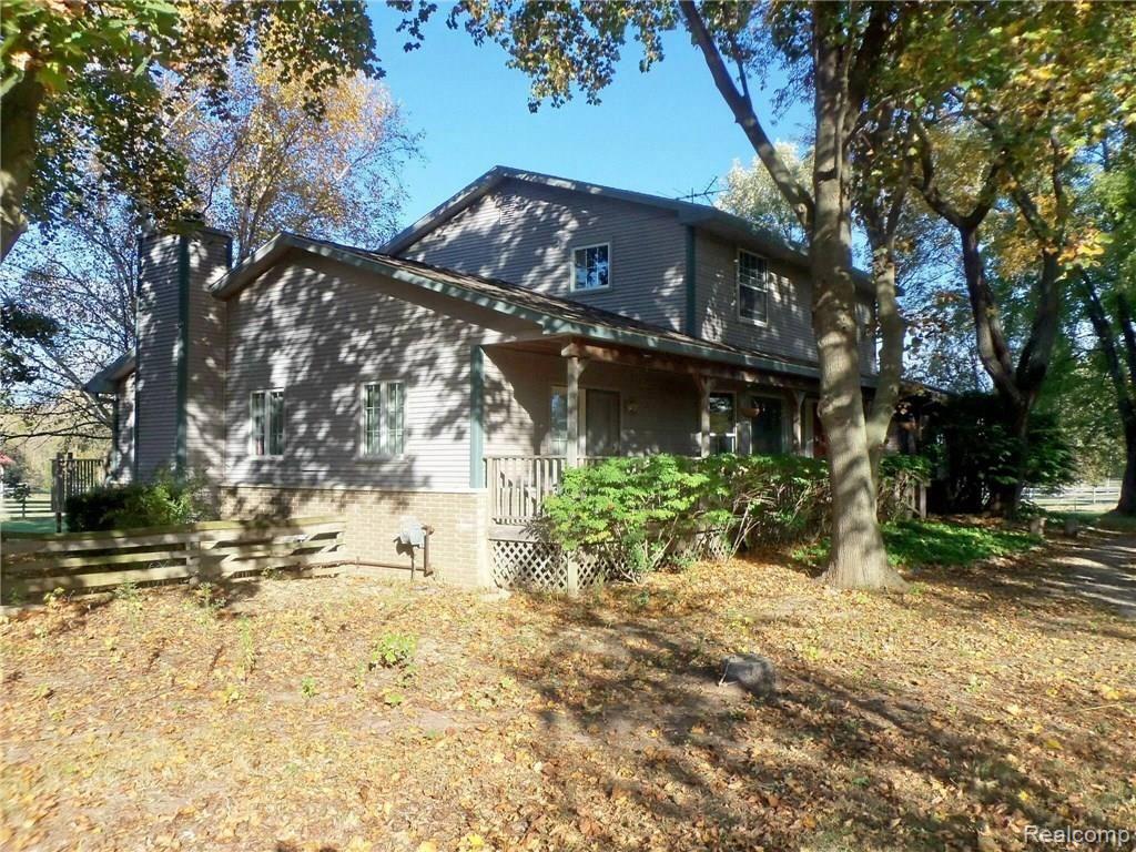 9623 Earhart Road South Lyon, MI 48178 - Photo 4 of 36 000_0132.jpg