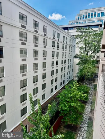 $2,350 | 1301 North Courthouse Road, Unit 805, Arlington, VA 22201