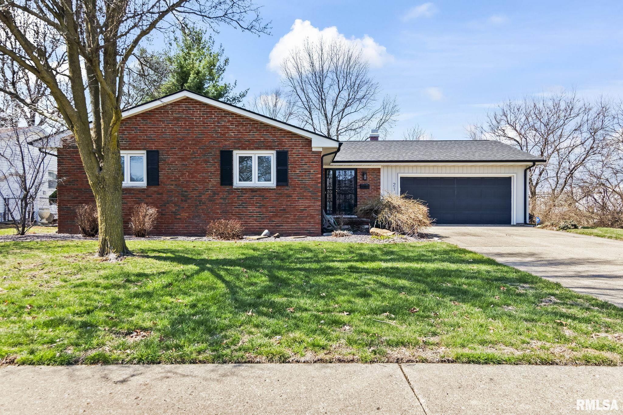 21 Drawbridge Road Springfield, IL 62704 - Photo 1 of 40 Gallery Image 1