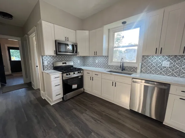 $249,999 | 195 West 3rd Avenue, Clifton, IL 60927