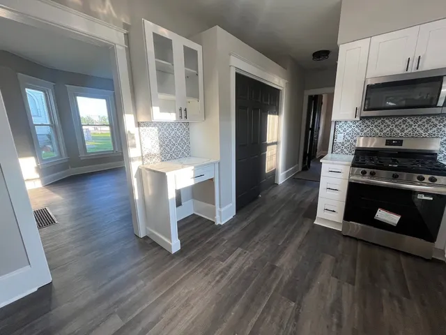 $249,999 | 195 West 3rd Avenue, Clifton, IL 60927