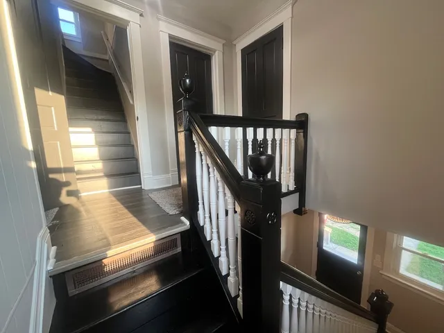 $249,999 | 195 West 3rd Avenue, Clifton, IL 60927