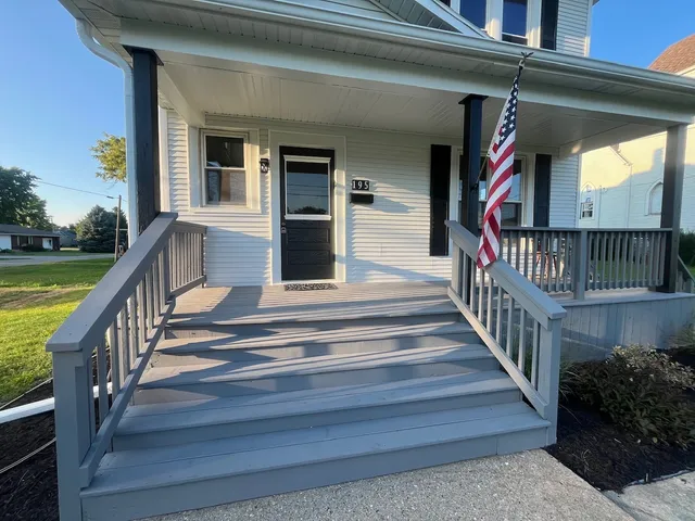 $249,999 | 195 West 3rd Avenue, Clifton, IL 60927