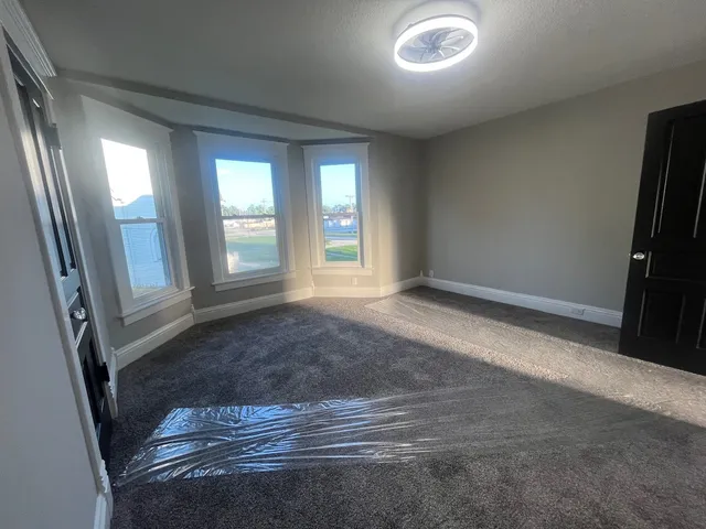 $249,999 | 195 West 3rd Avenue, Clifton, IL 60927