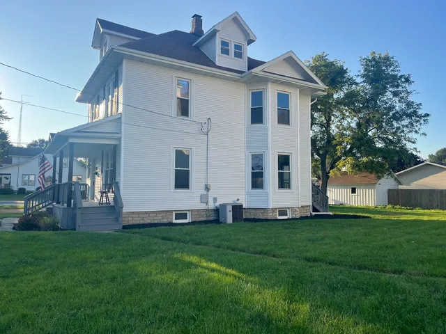 $249,999 | 195 West 3rd Avenue, Clifton, IL 60927