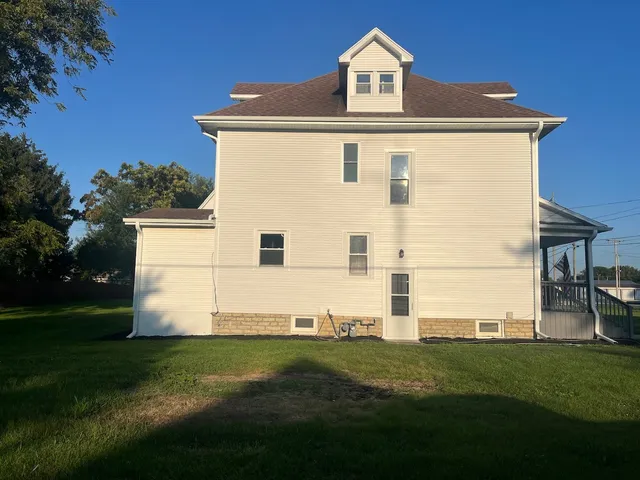 $249,999 | 195 West 3rd Avenue, Clifton, IL 60927