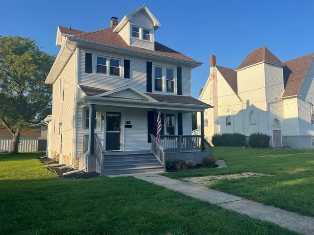 $249,999 | 195 West 3rd Avenue, Clifton, IL 60927