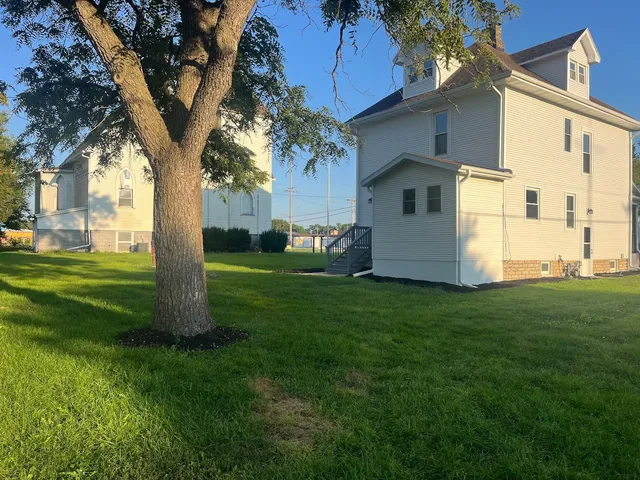 $249,999 | 195 West 3rd Avenue, Clifton, IL 60927