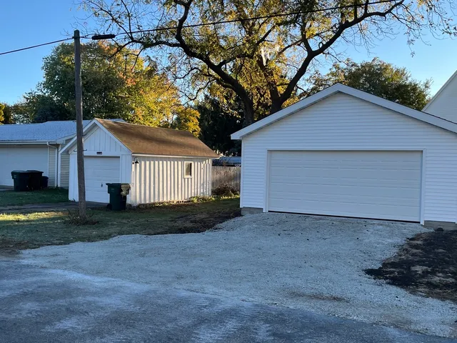 $249,999 | 195 West 3rd Avenue, Clifton, IL 60927