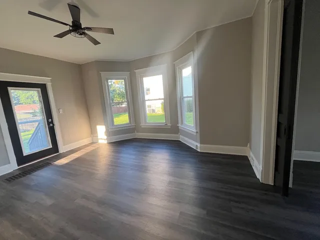 $249,999 | 195 West 3rd Avenue, Clifton, IL 60927