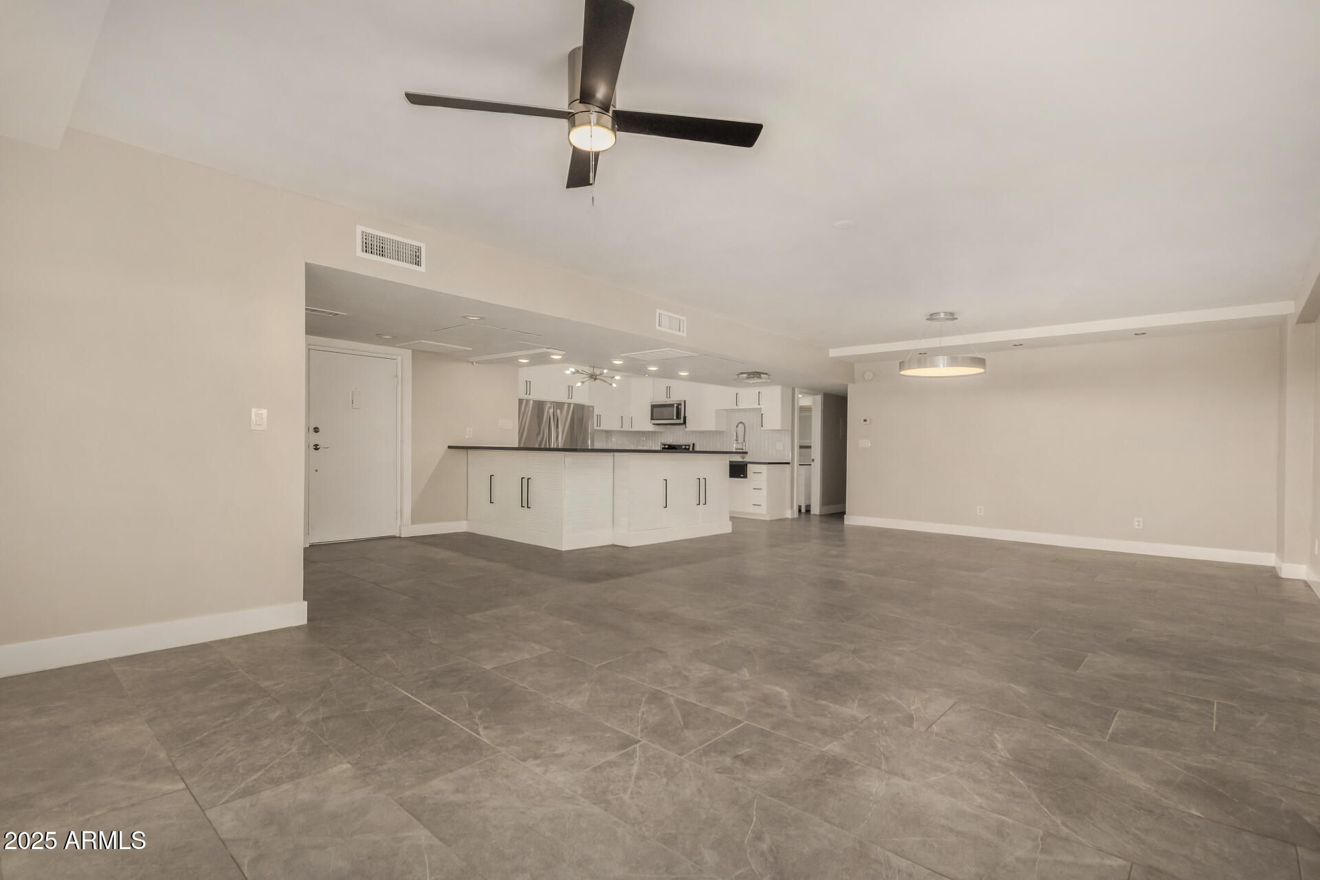 353 East Thomas Road, Unit C101 Phoenix, AZ 85012 - Photo 5 of 30 05 - Thomas