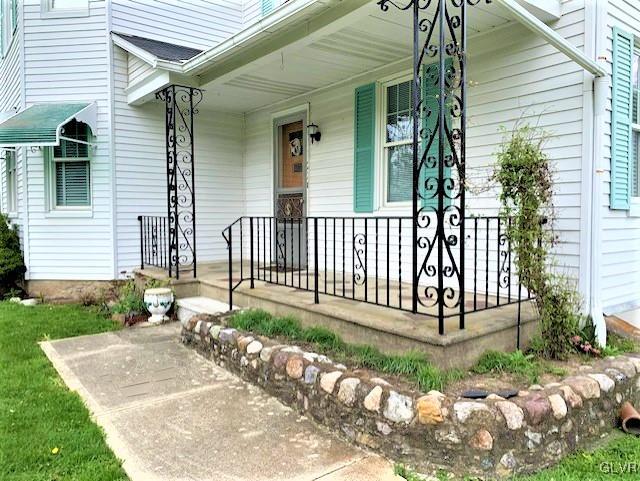 127 Johnsonville Road Bangor, PA 18013 - Photo 9 of 50 Come on in!