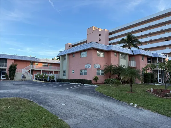 $3,200 | 1450 North Riverside Drive, Unit 204, Pompano Beach, FL 33062