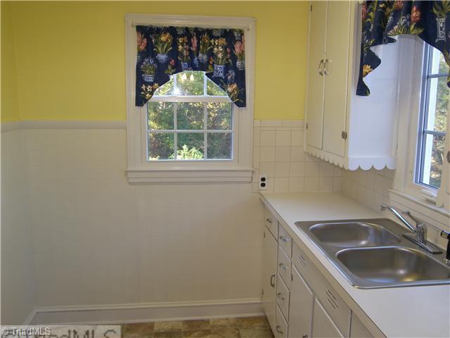 3371 Transou Road Winston-Salem, NC 27040 - Photo 6 of 16 Kitchen.