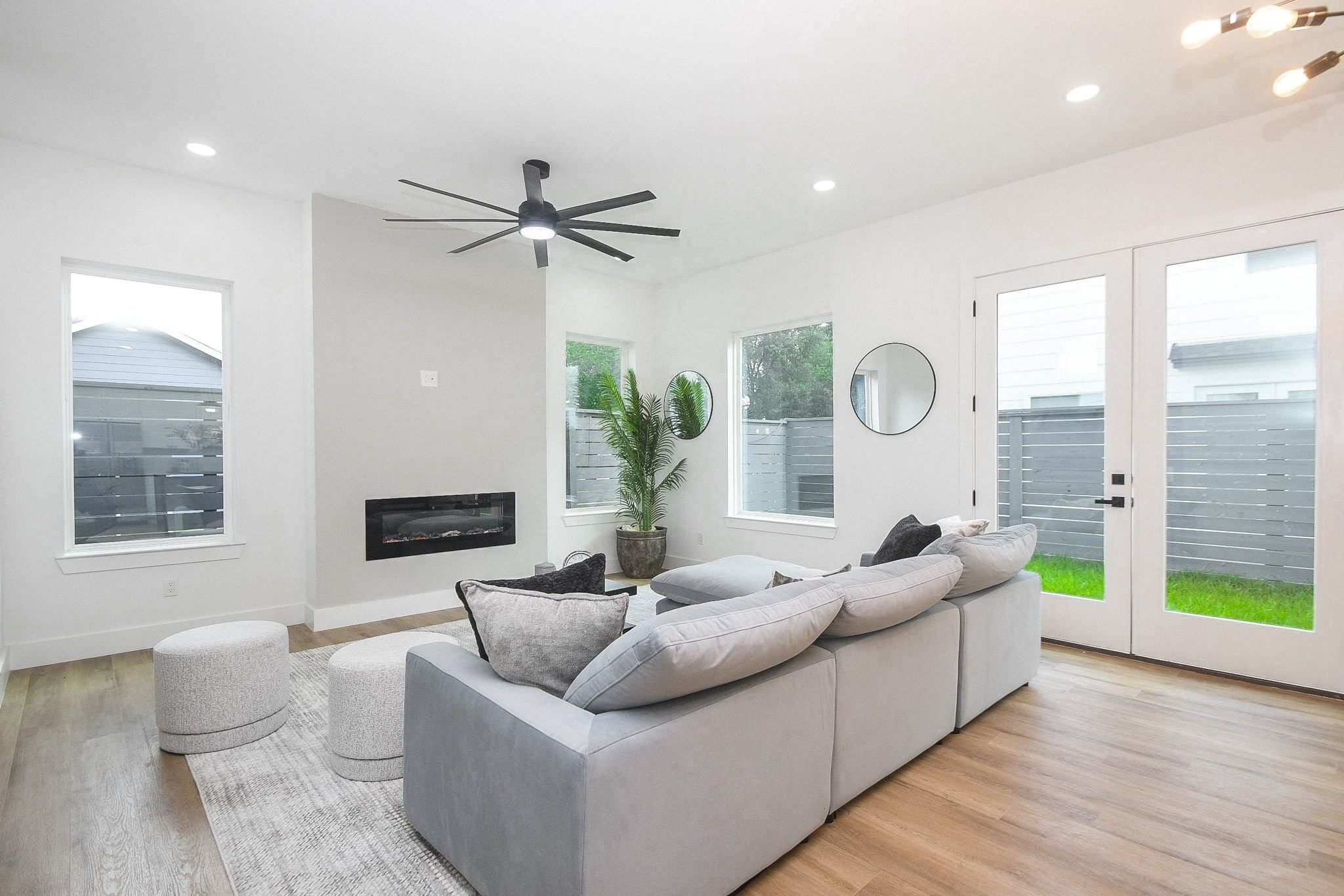 6533 Sealey Street Houston, TX 77091 - Photo 7 of 20