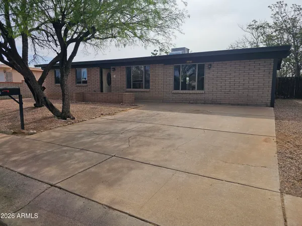$1,700 | 5018 East Evergreen Drive, Sierra Vista, AZ 85635